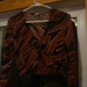 Tiger stripe wrap front shirt Xl
